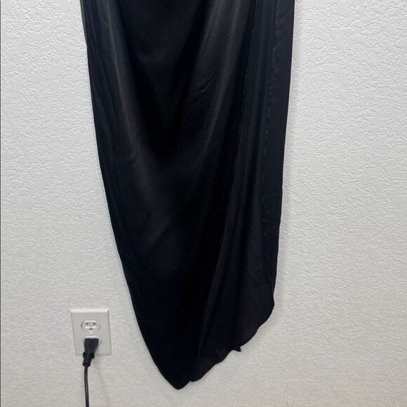 NWT Amanda Uprichard X REVOLVE Samba
Gown in Black Silk Medium - Picture 5 of 15